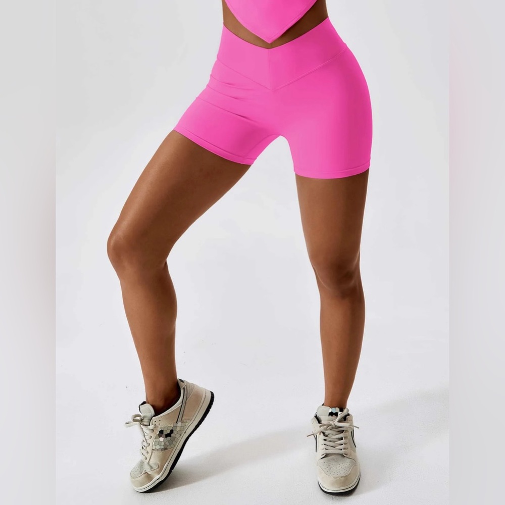 Yeoreo | V Cross Liz Seamless Shorts | Pink | Medium